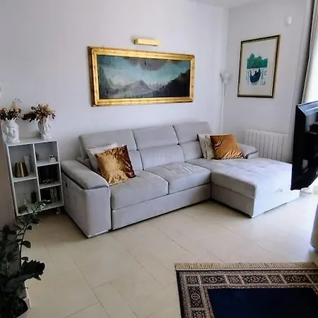 I Apartment *
